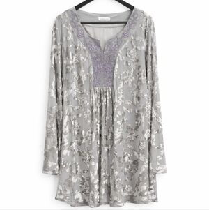 Indigo Soul Silver Embossed Scrollwork Lavender Floral Embroidery Tunic Top